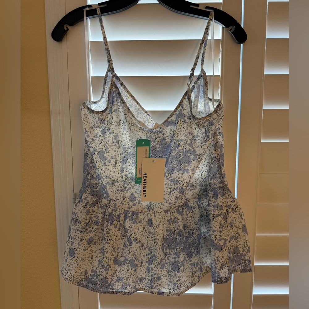 Elegant Blue and White Floral Camisole - Picture 2 of 8